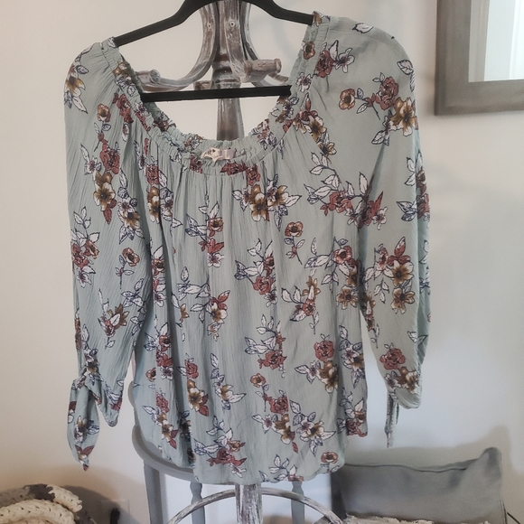 Large Floral Jolt Top - Picture 1 of 6